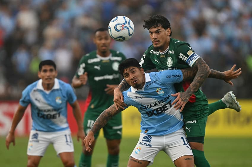 Gustavo Gómez durante partida do Palmeiras na Libertadores (Photo by ERNESTO BENAVIDES / AFP)