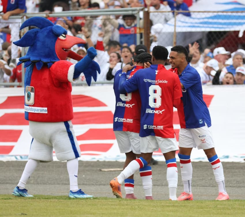 O Paraná garantiu o acesso à primeira divisão do Campeonato Paranaense (Foto: Edson De Souza/Thenews2/Folhapress)