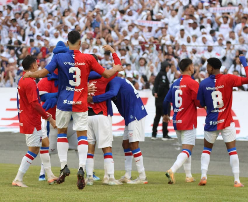 O Paraná garantiu o acesso à primeira divisão do Campeonato Paranaense (Foto: Edson De Souza/Thenews2/Folhapress)