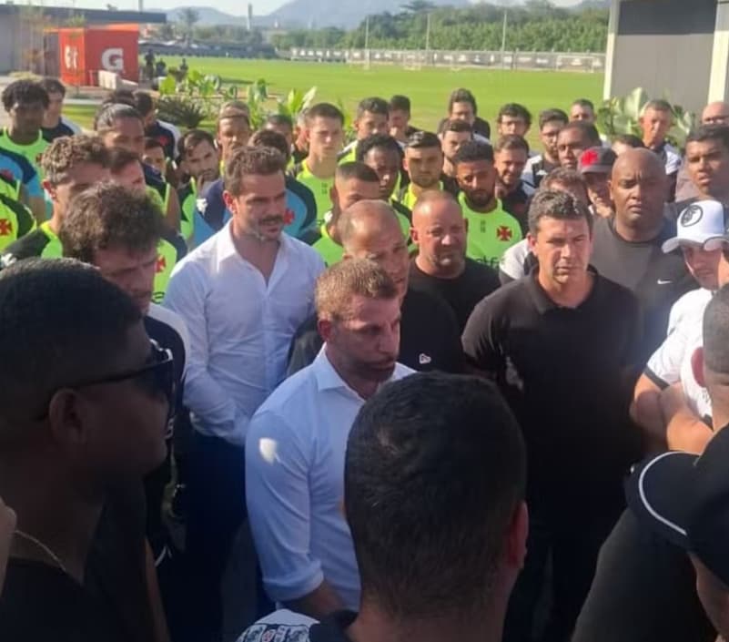 Torcida do Vasco em manifestação no CT Moacyr Barbosa em 2025 (Foto: Reprodução/X)