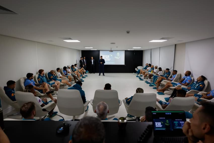 Seleção Brasileira em palestra. Imagem:<em>&nbsp;Rafael Ribeiro/CBF</em>