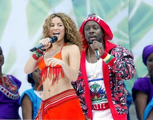 Shakira em apresentação na cerimônia de abertura da Copa de 2006 (Foto: Reprodução)