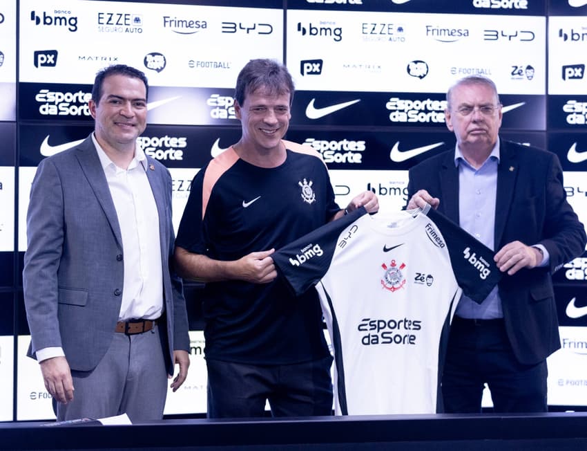 Gestão acompanha atletas que podem sair sem renovação ao fim do contrato (Foto: Rodrigo Coca/Agência Corinthians)