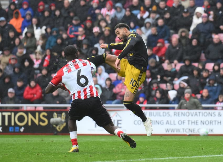 Geertruida defende o Sunderland, da Inglaterra, onde atua por empréstimo (Richard Lee/Sports Press Photo / SPP) (Foto: Sports Press Photo / /Fotoarena/Folhapress)