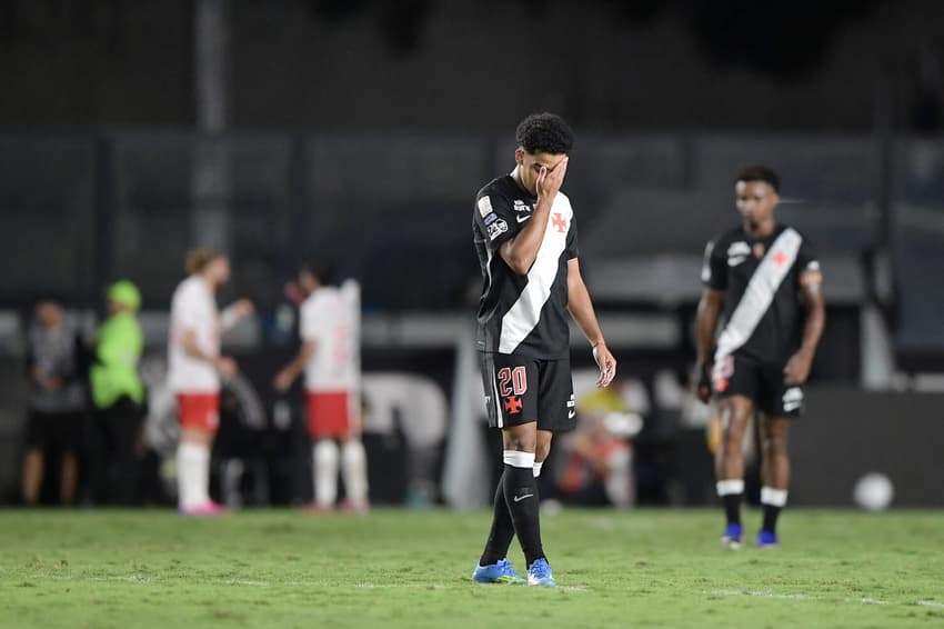 Brenner lamenta derrota do Vasco contra o Bragantino (Foto: Thiago Ribeiro/AGIF/Folhapress)