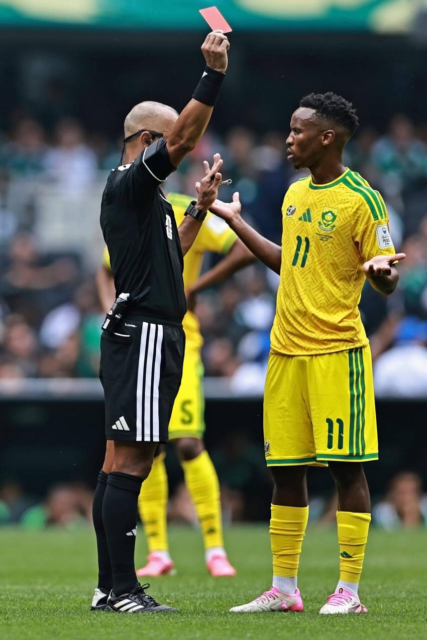 Wilton Pereira Sampaio apitou o duelo da estreia da Copa do Mundo de 2026. (Foto: IMAGO/Folhapress)