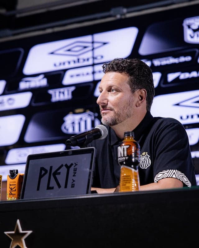 Elano assumiu o comando da base do Santos no começo deste ano. (Foto: Raul Baretta/ Santos FC)