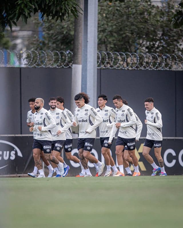 Elenco do Santos treina no CT Rei Pelé antes das férias. (Foto: Raul Baretta/ Santos FC)