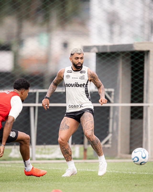 Gabriel Barbosa durante treino no CT Rei Pelé. (Foto: Raul Baretta/ Santos FC)