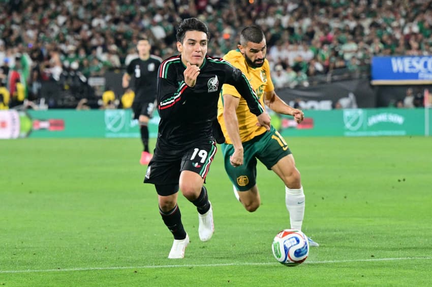 Gilberto Mora em campo pelo México em amistoso de preparação para a Copa do Mundo (Foto: FREDERIC J. BROWN / AFP)