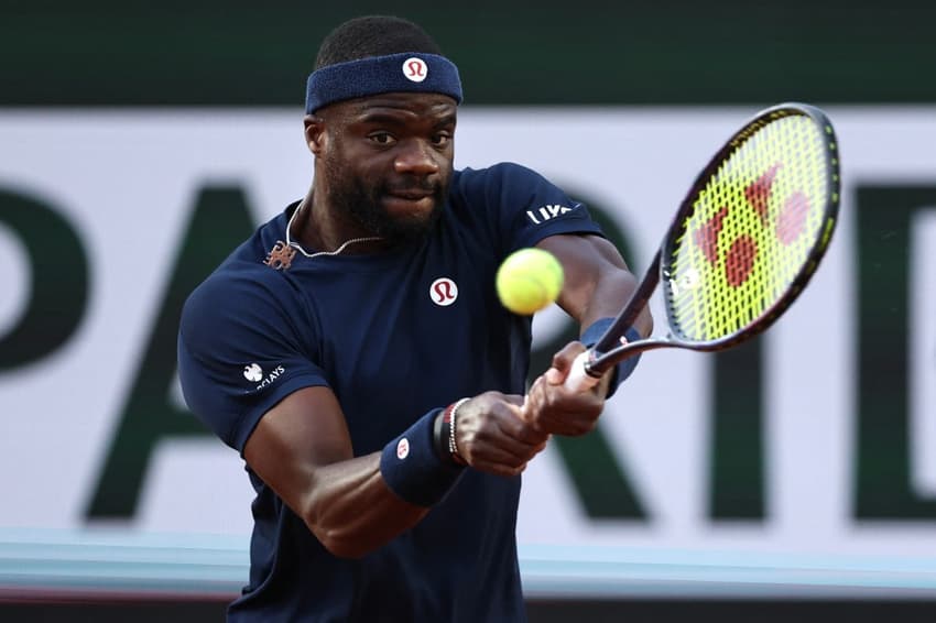 O americano Frances Tiafoe na partida contra o italiano Matteo Arnaldi (Foto: Anne-Christine POUJOULAT / AFP)