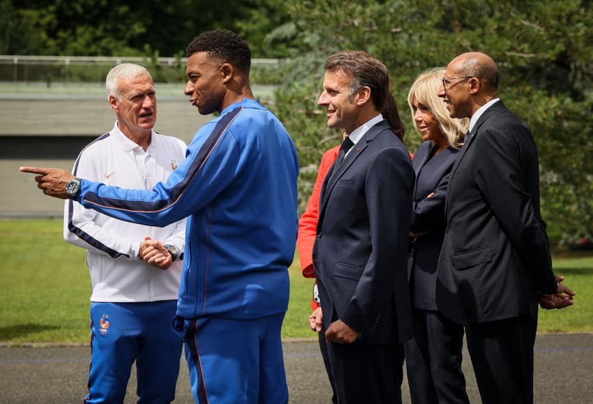 mbappé didider deschamps emanuel macron