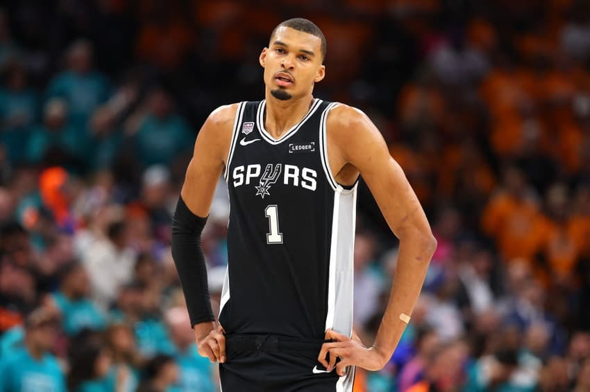 A frustração de Victor Wembanyama com a derrota do San Antonio Spurs reacts para o New York Knicks (Foto: Gregory Shamus / GETTY IMAGES NORTH AMERICA / Getty Images via AFP)