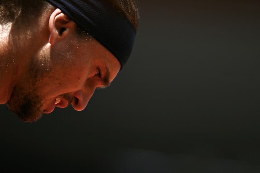 O alemão Alexander Zverev na vitória na semifinal de Roland Garros contra o tcheco Jakub Mensik (Foto: JULIEN DE ROSA / AFP)