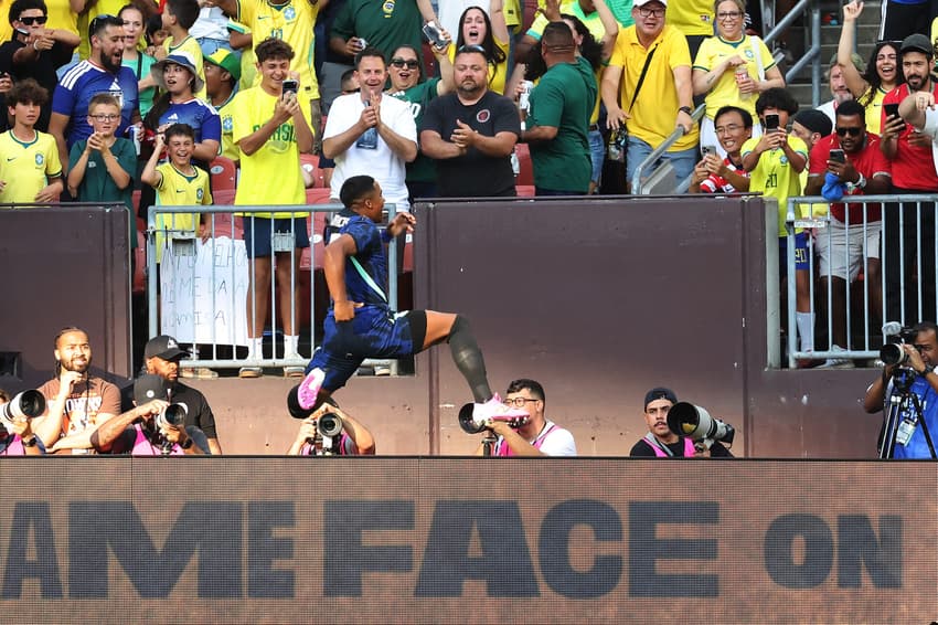 Endrick comemora o gol no amistoso contra o Egito: mais uma atuação curta e marcante (Foto: Kirk Irwin/Getty Images/AFP)