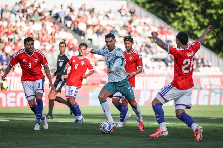 Cristiano Ronaldo foi titular de Portugal no amistoso diante do Chile. (Foto: Patricia de Melo Moreira/ AFP)