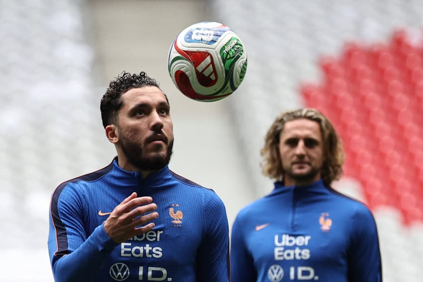 Cherki no treino da França para a Copa do Mundo (Foto: SIMON WOHLFAHRT / AFP)