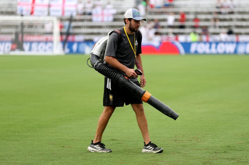Condições climáticas adiaram o amistoso pré-Copa do Mundo entre Inglaterra e Costa Rica (Foto: Richard Pelham/Getty Images/AFP)