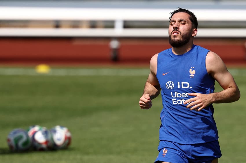 Cherki no treino da França para a Copa do Mundo (Foto: FRANCK FIFE / AFP)