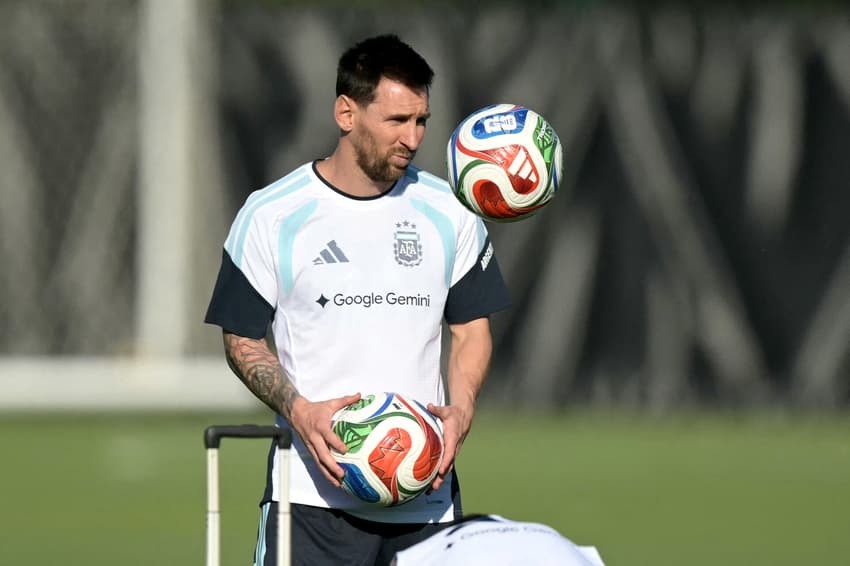 Messi no treino da seleção argentina (Foto: JUAN MABROMATA / AFP)