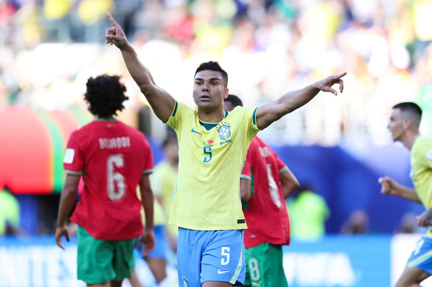 Casemiro, camisa 5 do Brasil, reage durante a partida do Grupo C da Copa do Mundo da FIFA 2026 entre Brasil e Marrocos, no New York New Jersey Stadium (Foto: Kevin C. Cox/Getty Images/AFP)