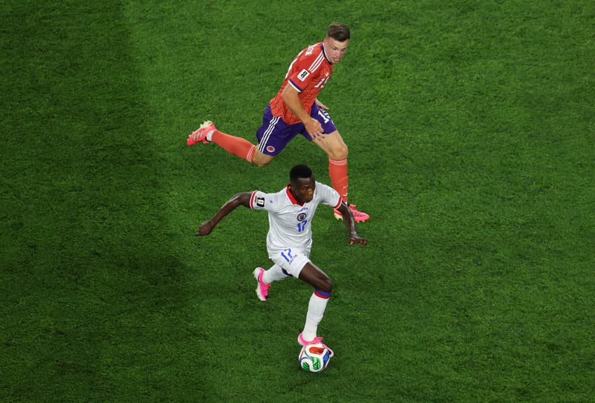 Jean Jacques, do Haiti, durante a partida do Grupo C da Copa do Mundo de 2026 entre Haiti e Escócia (Foto: Mattia Ozbot / Getty Images / AFP)