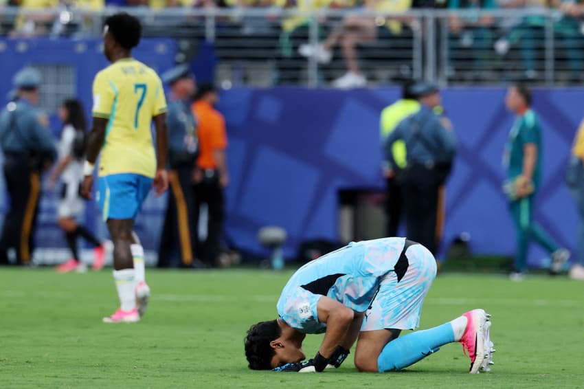 Goleiro Bono em Brasil x Marrocos na Copa do Mundo (Foto: TIMOTHY A. CLARY / AFP)