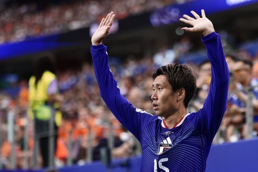 Kamara marcou o segundo gol do Japão (Foto: Aric Becker / AFP)