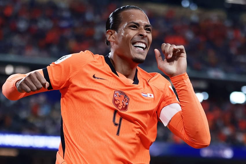 Van Dijk marcou o primeiro gol da Holanda (Foto: Aric Becker / AFP)