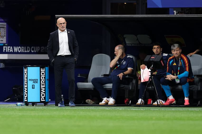 Luis de la Fuente é o técnico da Espanha (Foto: Florencia Tan Jun/Getty Images/AFP)