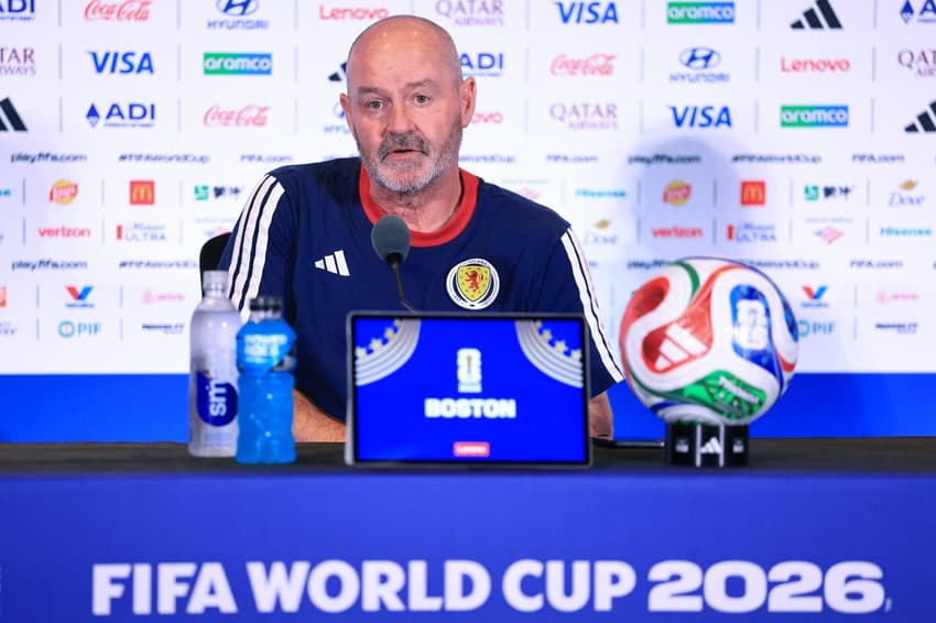 Steve Clarke, técnico da Escócia, durante entrevista coletiva antes do duelo contra o Marrocos