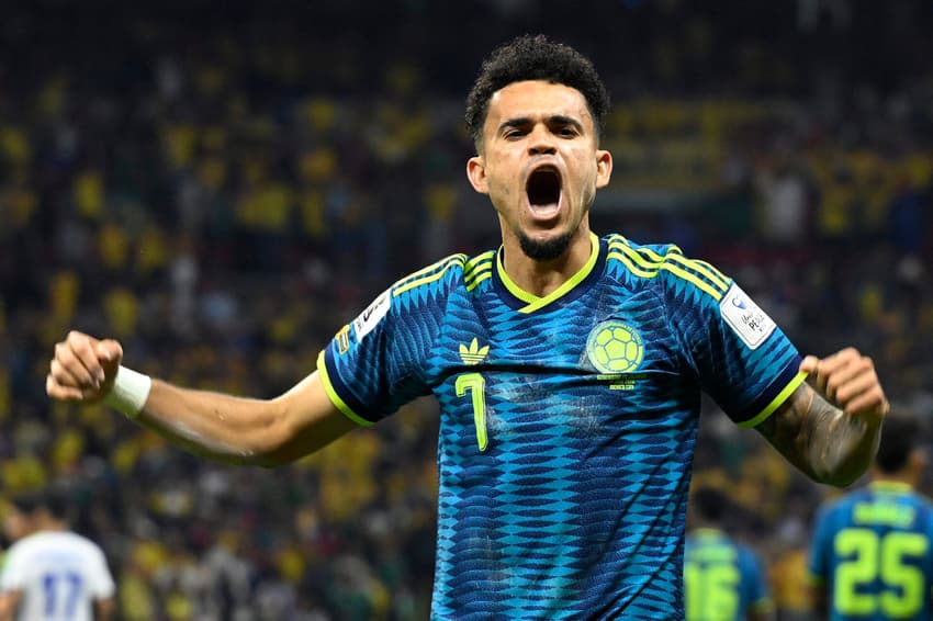 Luis Díaz comemora seu gol na vitória da Colômbia (Foto: Alfredo ESTRELLA / AFP)