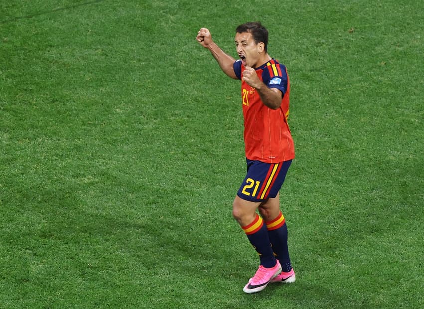 Oyarzabal comemora gol pela Espanha na Copa do Mundo (Foto: Buda Mendes / Getty Images/AFP)