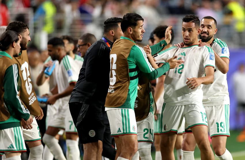 Pela Copa do Mundo, a Argélia venceu a Jordânia por 2 a 1 (Foto: Stu Forster/Getty Images/AFP)