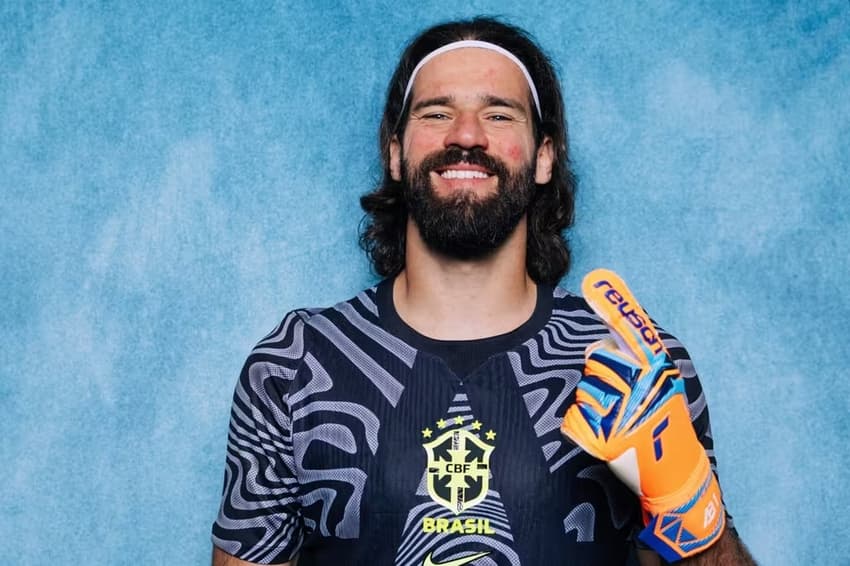 Alisson em Media Day pela Seleção para a Copa (Foto: Divulgação)