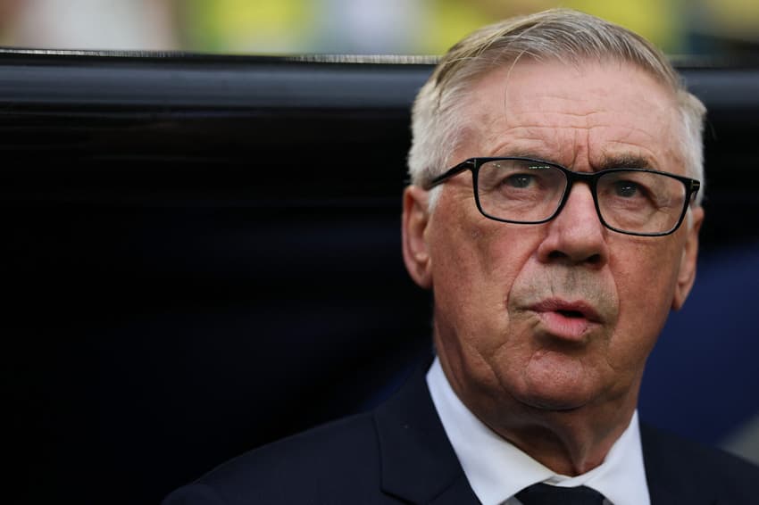 Carlo Ancelotti durante a partida entre Brasil e Escócia pela Copa do Mundo de 2026 (Foto: Patricia de Melo Moreira/AFP)
