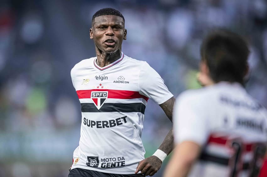Arboleda com a camisa do São Paulo