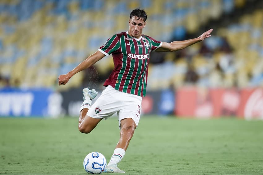 Bernal chuta bola pelo Fluminense no Maracanã (Foto: Marcelo Gonçalves/ Fluminense FC)