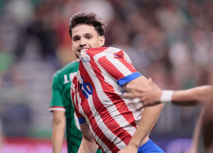 Bobadilla briga por titularidade no Paraguai na Copa