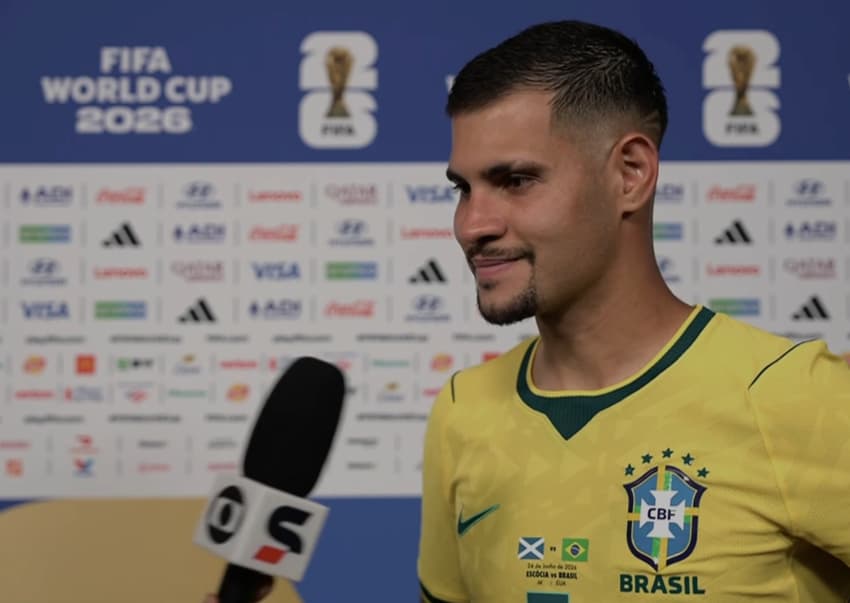 Bruno Guimarães dando entrevista após o fim de Brasil x Japão