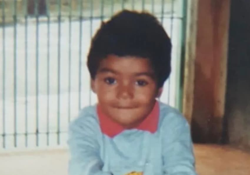 Casemiro na infância: ele desde cedo ajudou a criar os dois irmãos mais novos (Foto arquivo pessoal)