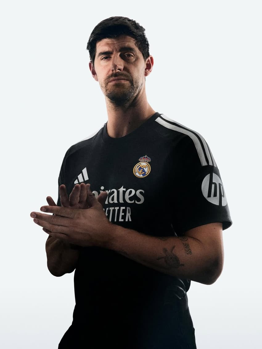 Courtois com o novo uniforme de goleiro do Real Madrid (Foto: Reprodução)