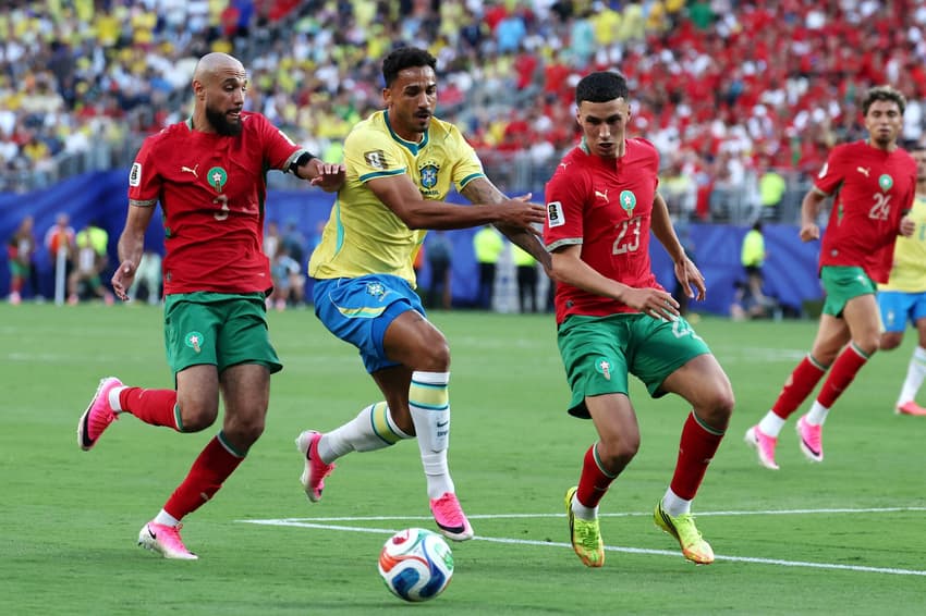 Danilo em Brasil x Marrocos (Foto: TIMOTHY A. CLARY / AFP)