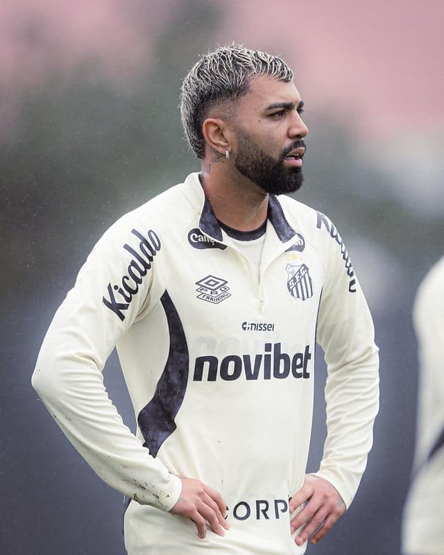 Gabigol durante treino do Santos no CT Rei Pelé; nas férias, camisa 9 marcou presença na Copa do Mundo, nos EUA. (Foto: Raul Baretta/ Santos FC)