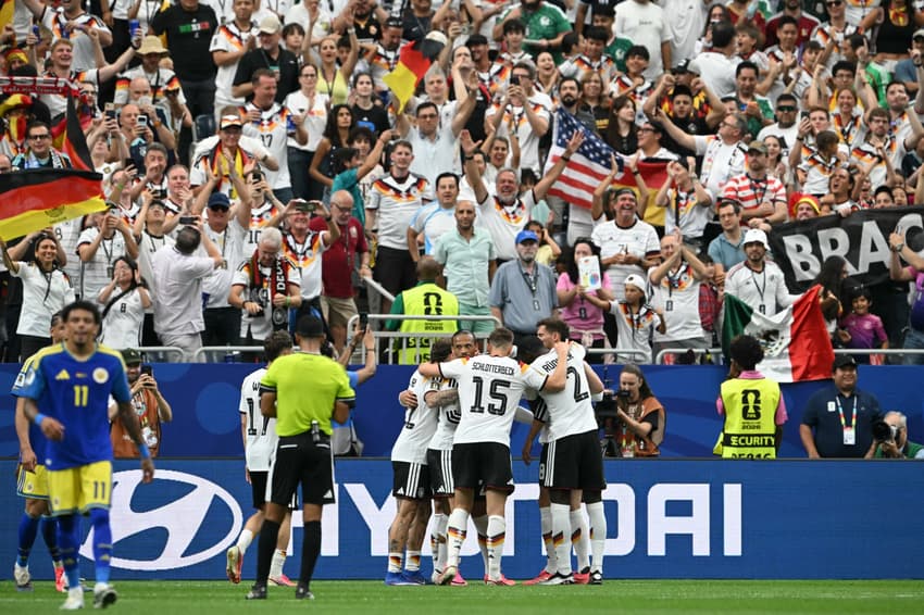 Jogadores da Alemanha comemoram gol marcado sobre Curaçao, na Copa do Mundo