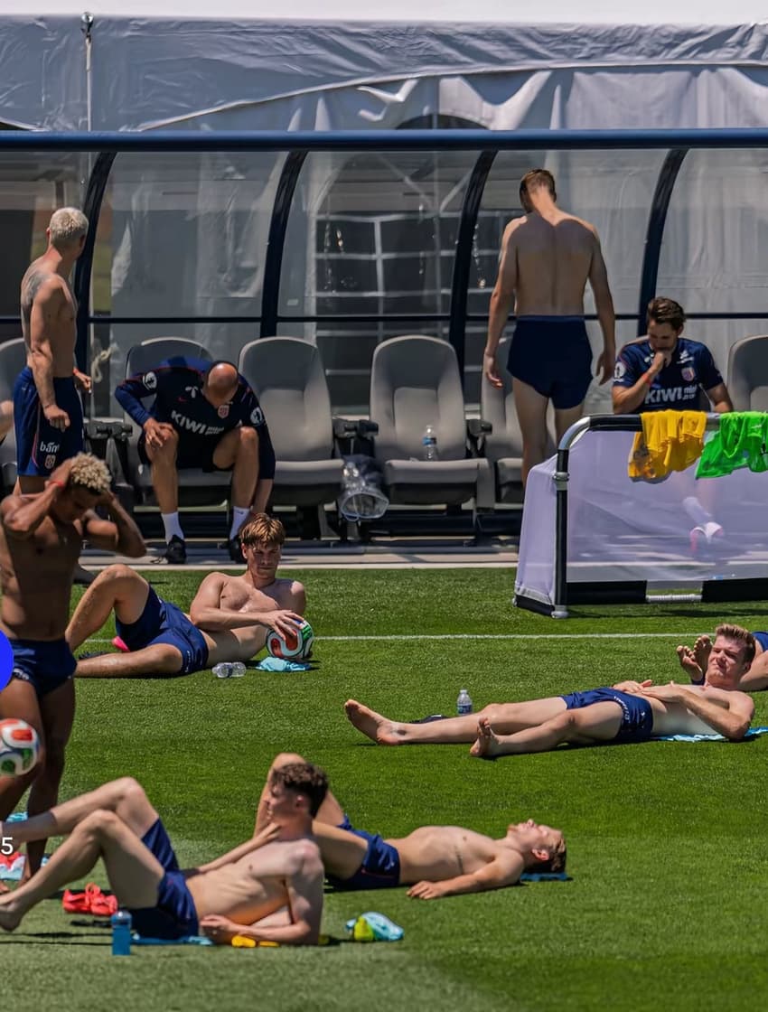 Jogadores da Noruega descansando após treino em uma temperatura de 30ºC (Foto: Reprodução/Noruega)