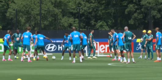 Jogadores da Seleção Brasileira durante treino nesta terça-feira