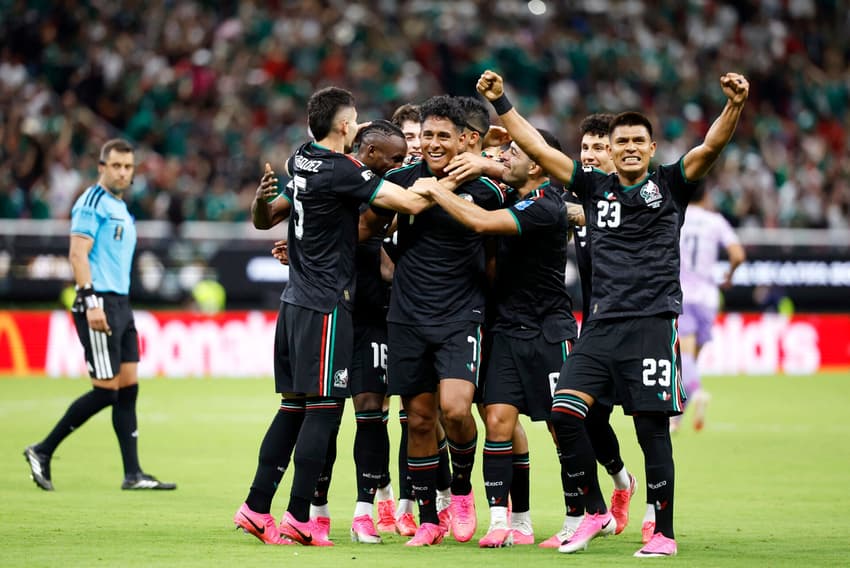 Jogadores do México celebram gol marcado sobre a Coreia do Sul na Copa do Mundo