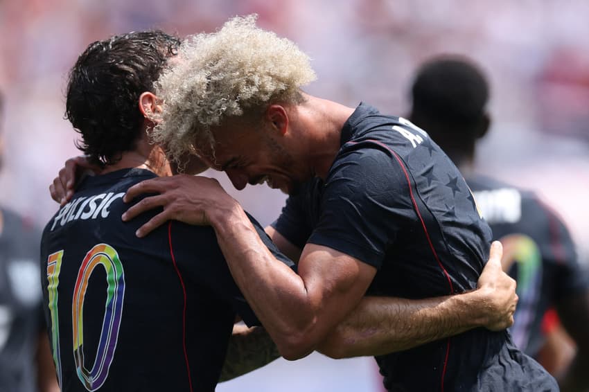 Jogadores dos Estados Unidos comemorando gol diante a Alemanha, em amistoso pré-Copa (Foto: Jamie Squire/AFP)