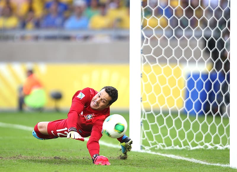 Júlio César em Brasil x Uruguai durante a Copa das Confederações em 2013 (Foto: Paulo Sergio/Lancepress!/AFP)